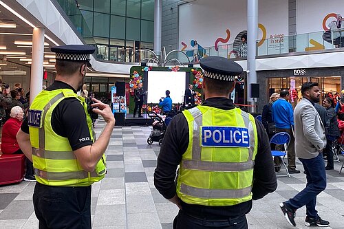 Police officers in Atria shopping centre